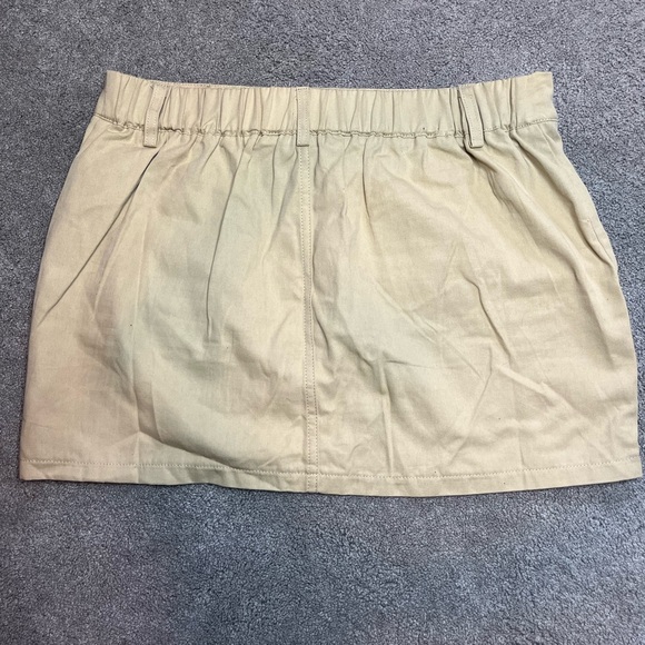 Women's Low Waist Button Bodycon Mini Cargo Skirt with Pocket Size : M - Picture 4 of 4